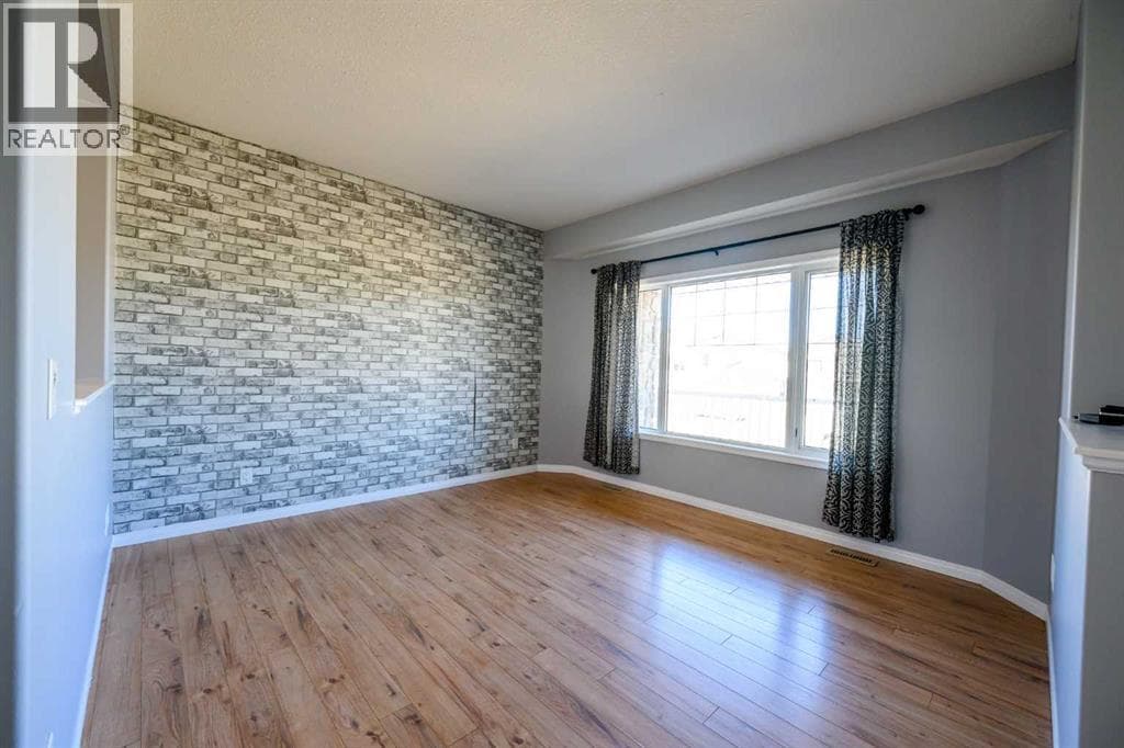 9314 91 Street photo 2
