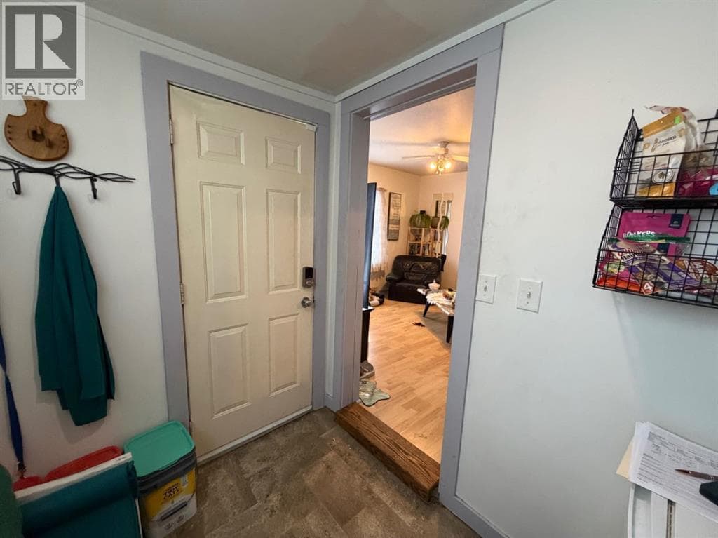 4910 44 Street photo 2