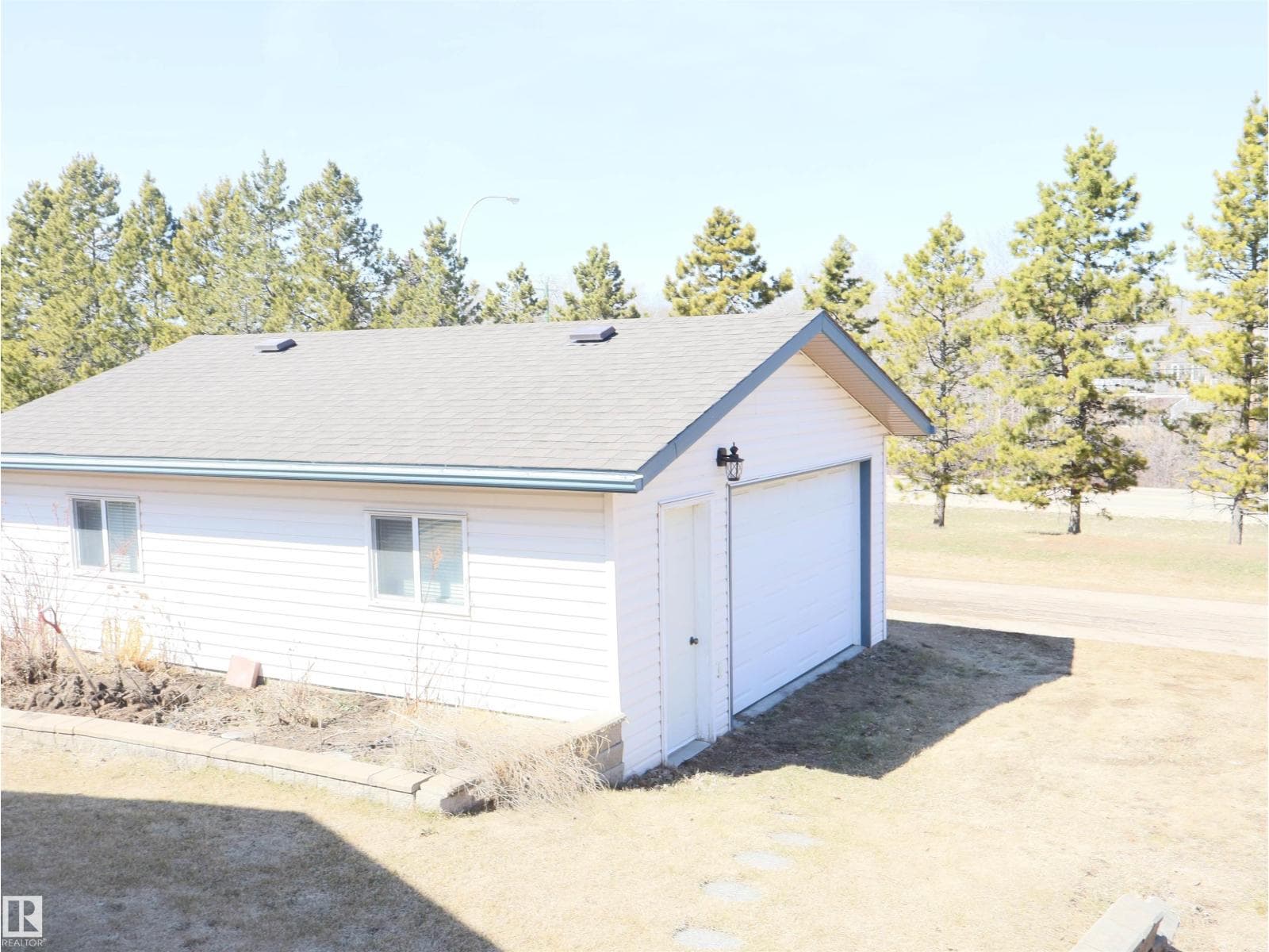 5802 52 AV photo 9