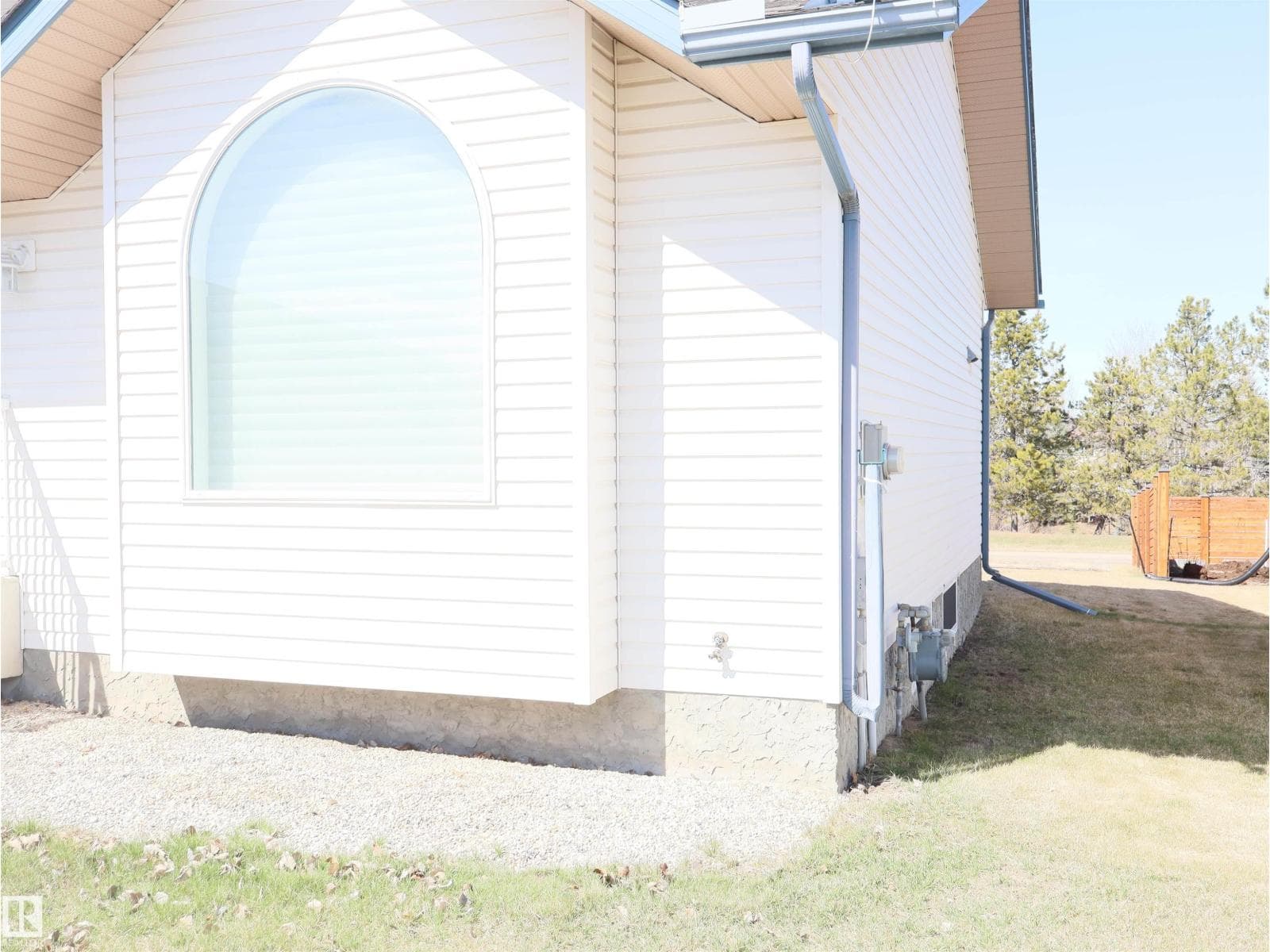 5802 52 AV photo 3