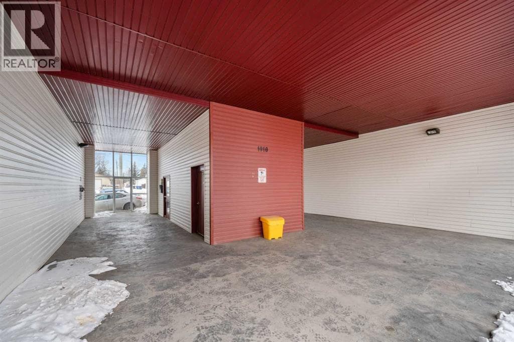 208, 1010 Railway Street — photo 3