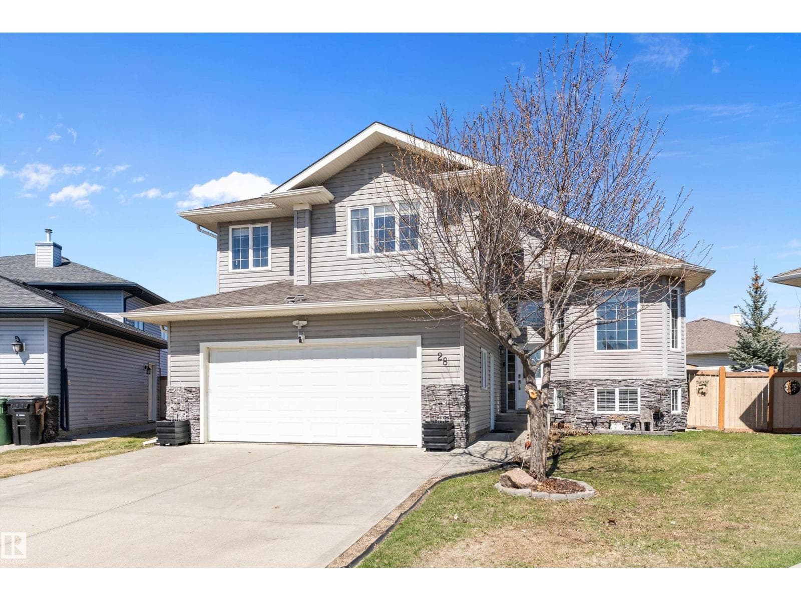 28 WOODS PL