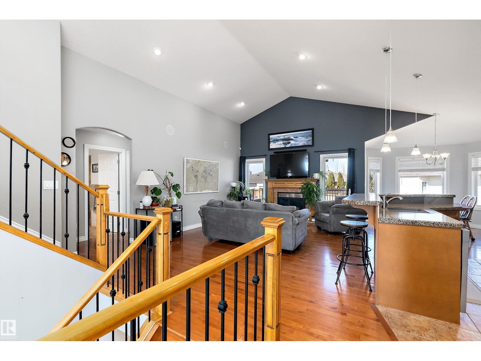 28 WOODS PL — photo 4