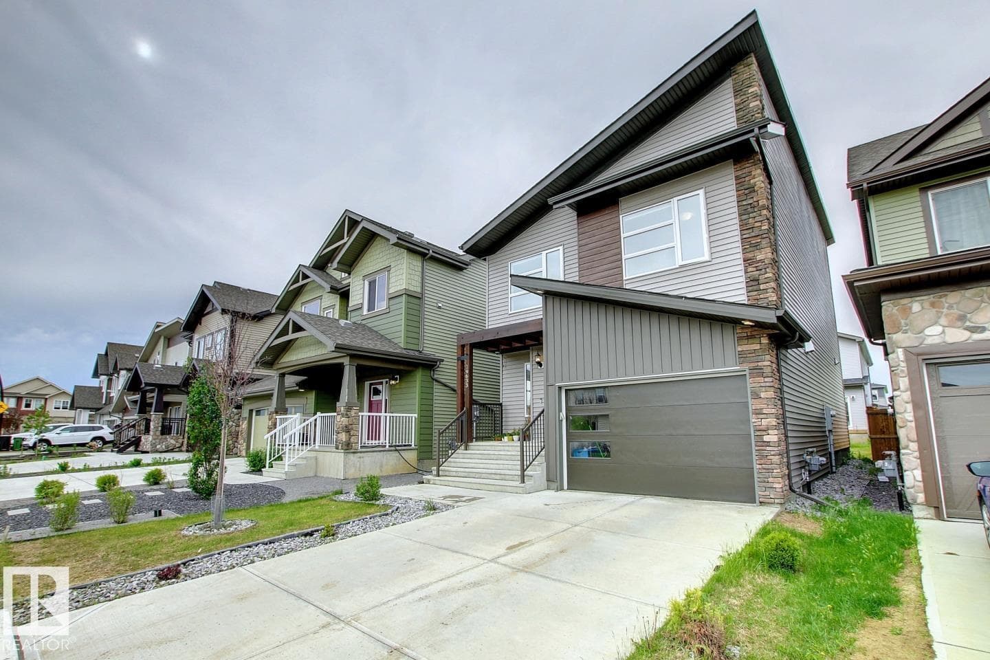 19633 26a av NW photo 3