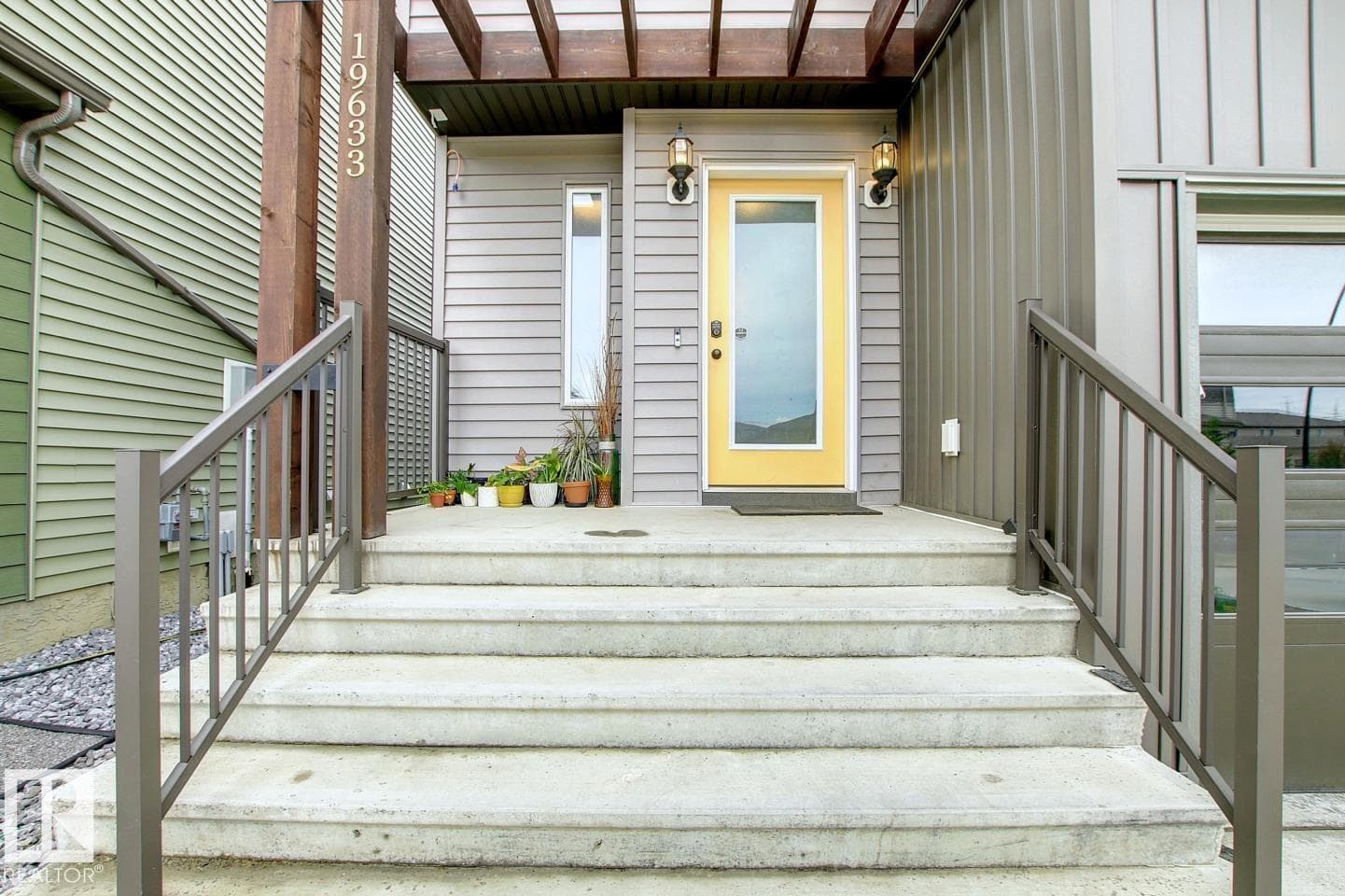 19633 26a av NW photo 4