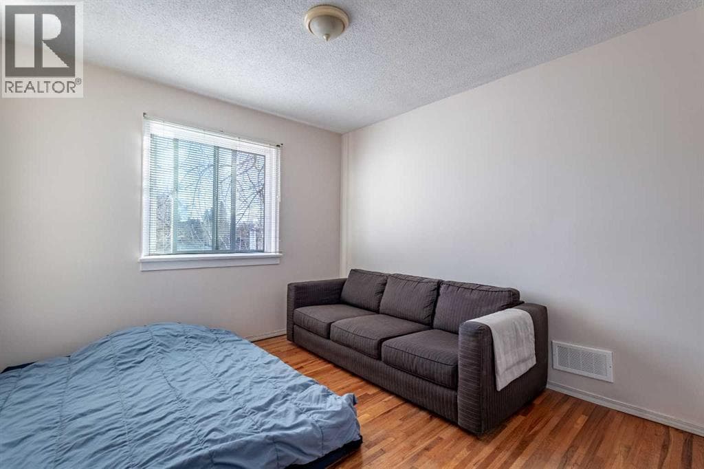 1511 28 Avenue SW photo 11