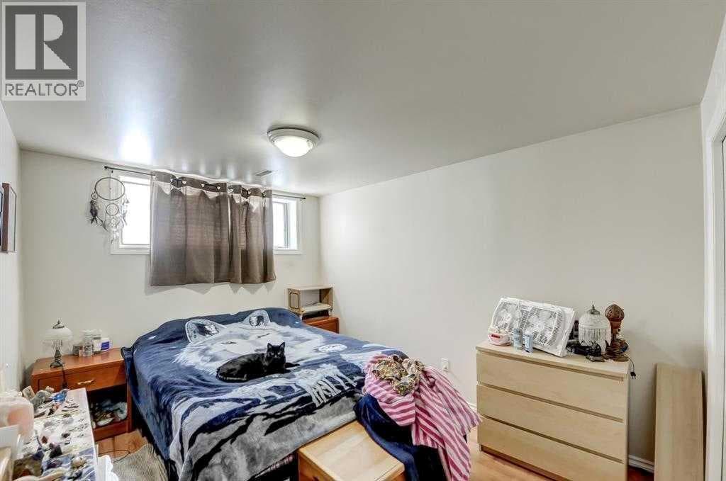 518 54 Avenue SW photo 11