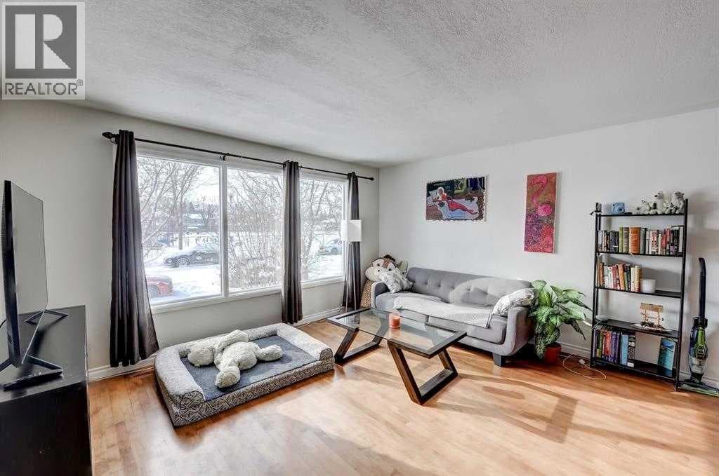 518 54 Avenue SW photo 3