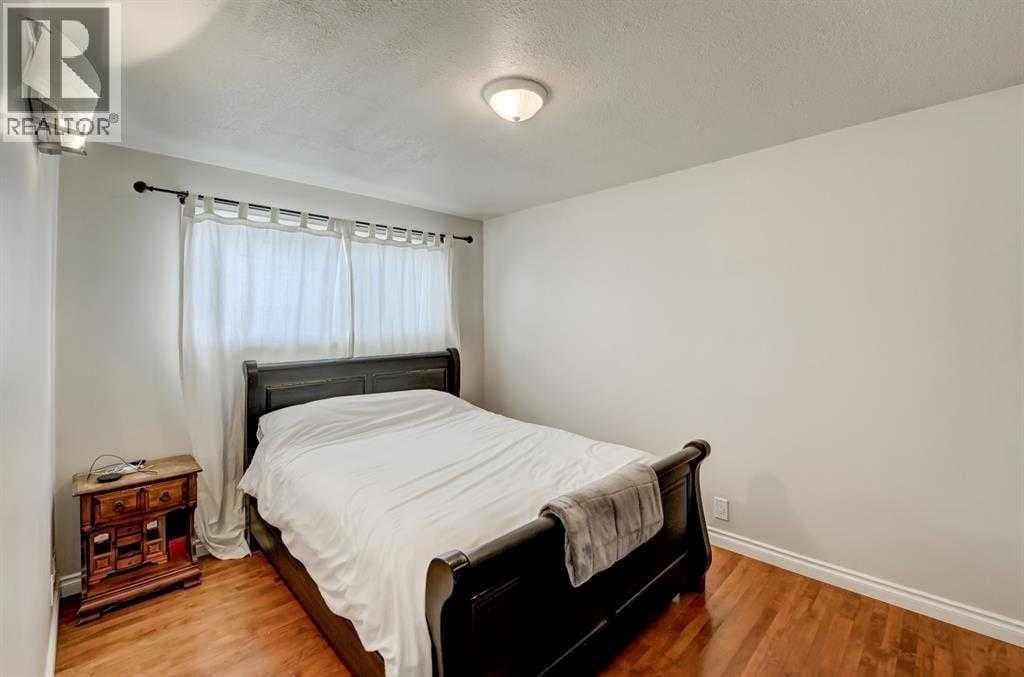 518 54 Avenue SW photo 7