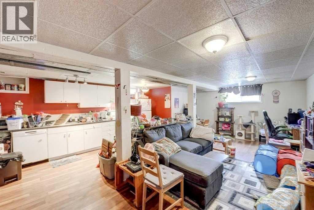 518 54 Avenue SW photo 9