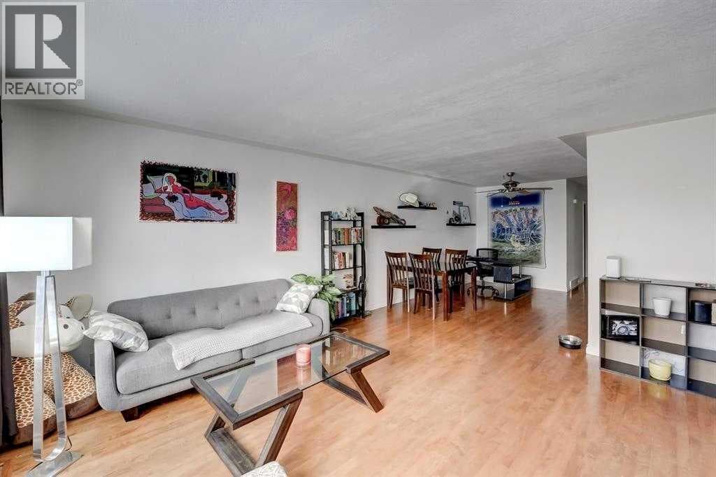 518 54 Avenue SW photo 2