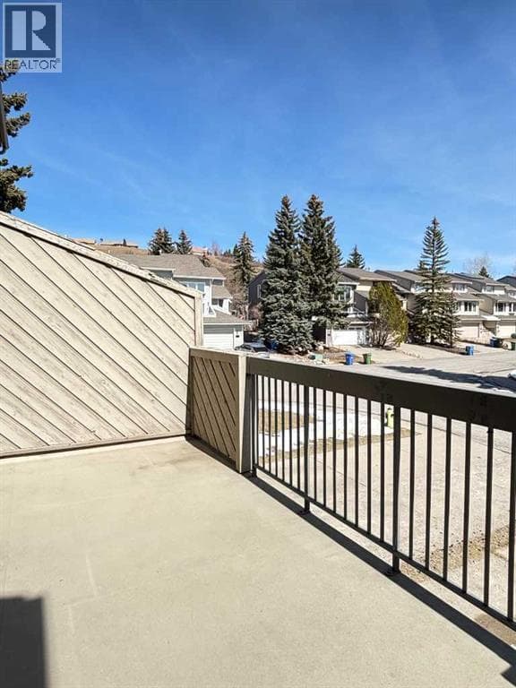 44 Edgemont Estates Road NW photo 3