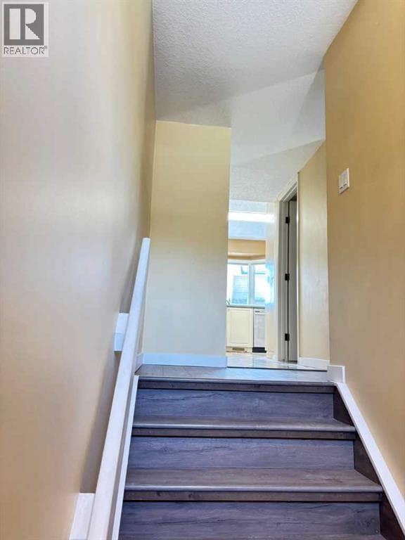 44 Edgemont Estates Road NW photo 4