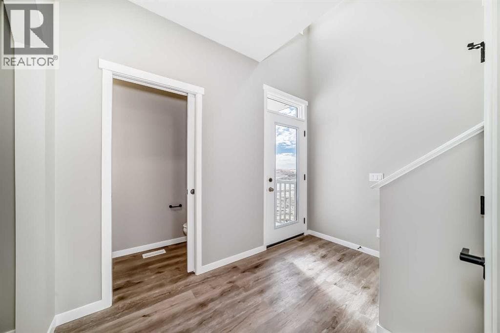 130 Bartlett Row SE photo 11