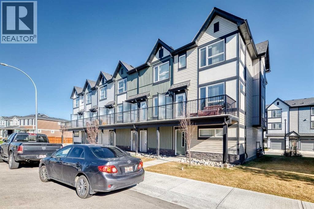3 bed 3 bath single family at 30 Evanscrest Park NW — $429,900