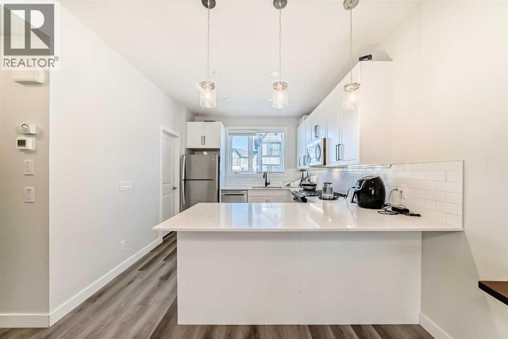 30 Evanscrest Park NW photo 5