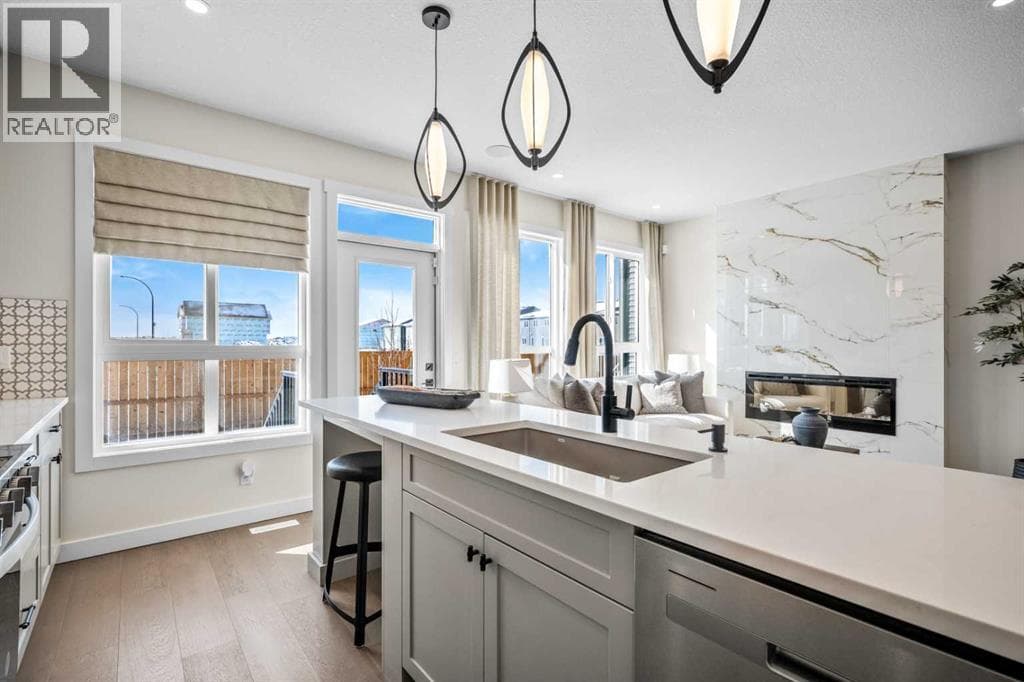 203 Huxland Path NE photo 10