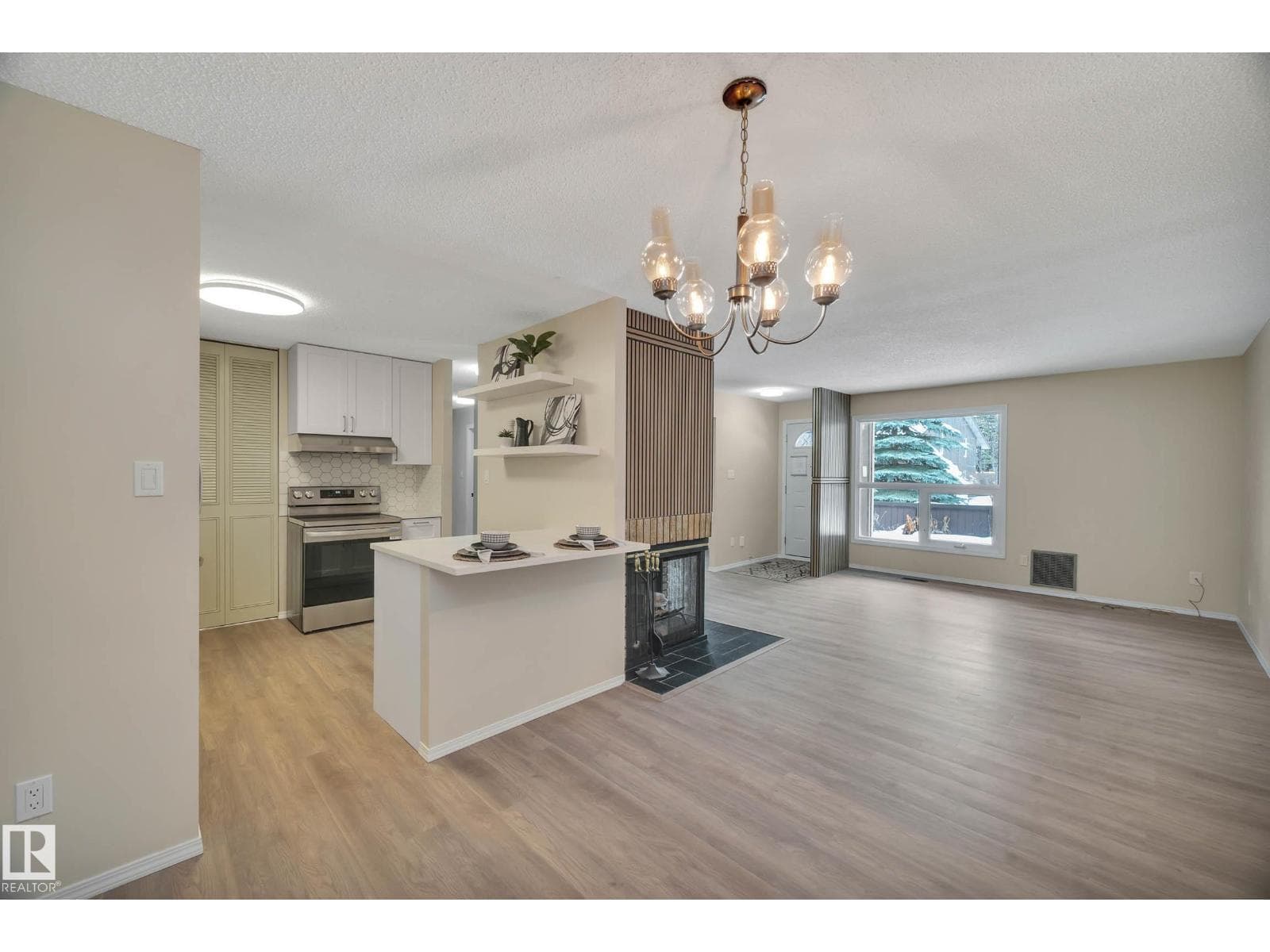 248 SURREY GARDENS GD NW photo 2