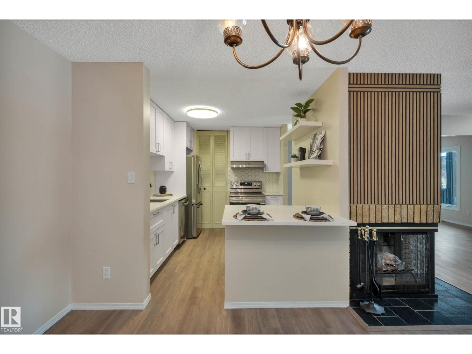 248 SURREY GARDENS GD NW photo 3