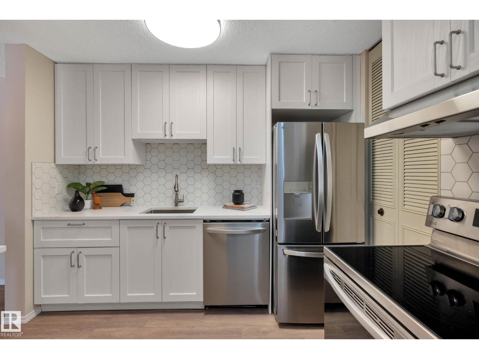248 SURREY GARDENS GD NW photo 4