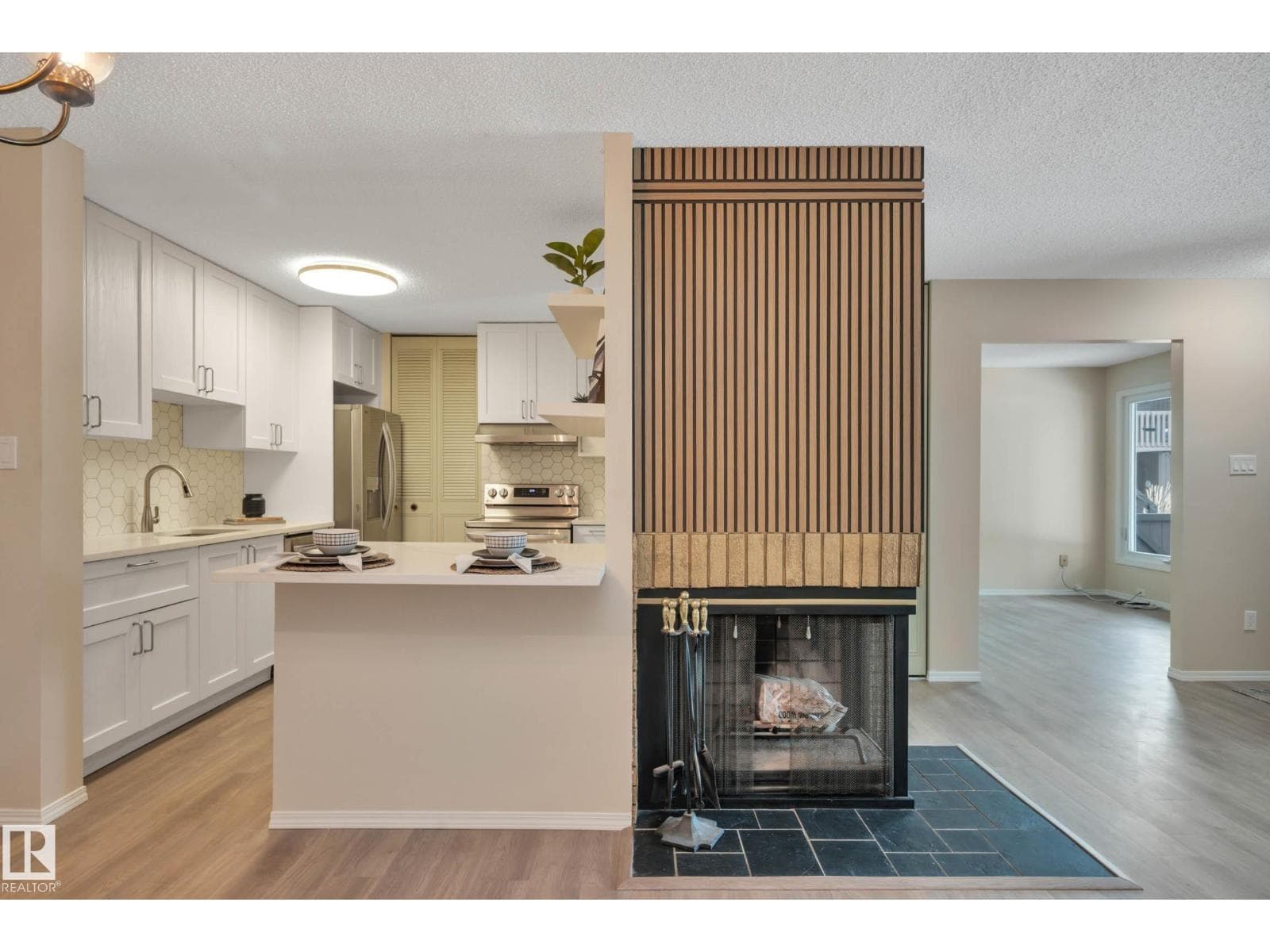 248 SURREY GARDENS GD NW photo 5