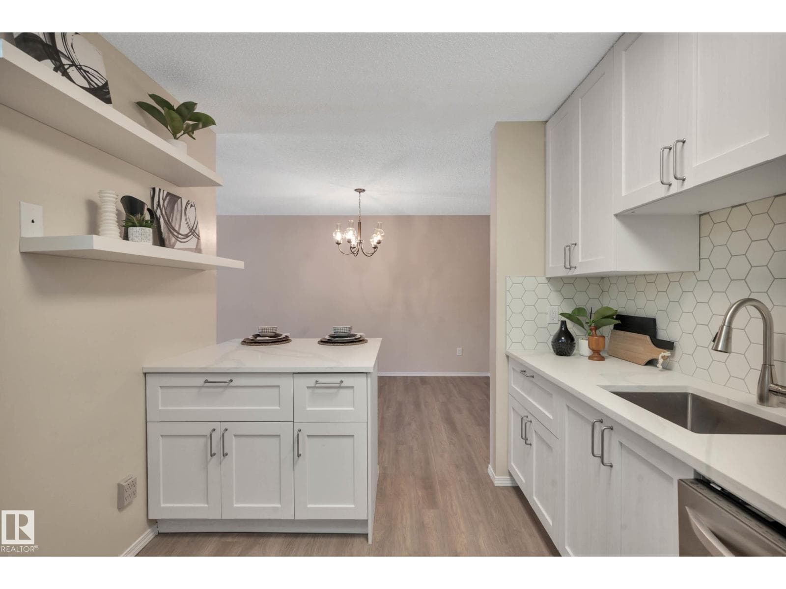 248 SURREY GARDENS GD NW photo 6