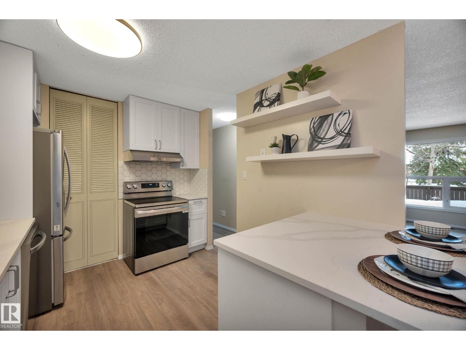 248 SURREY GARDENS GD NW photo 8