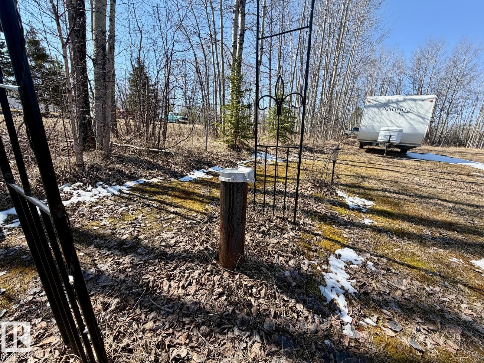 4714 51 AV photo 5