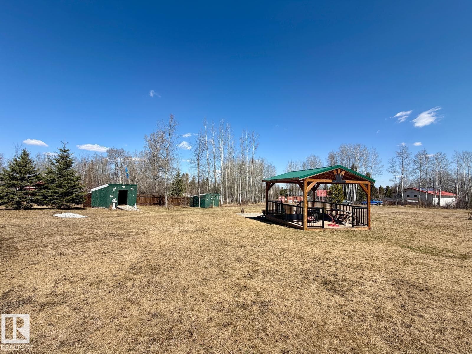 4710 51 AV photo 8