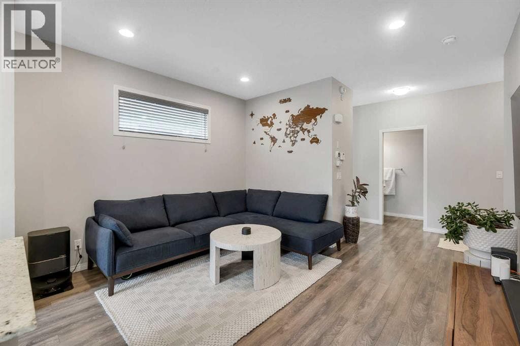 92 Legacy Glen Street SE photo 4