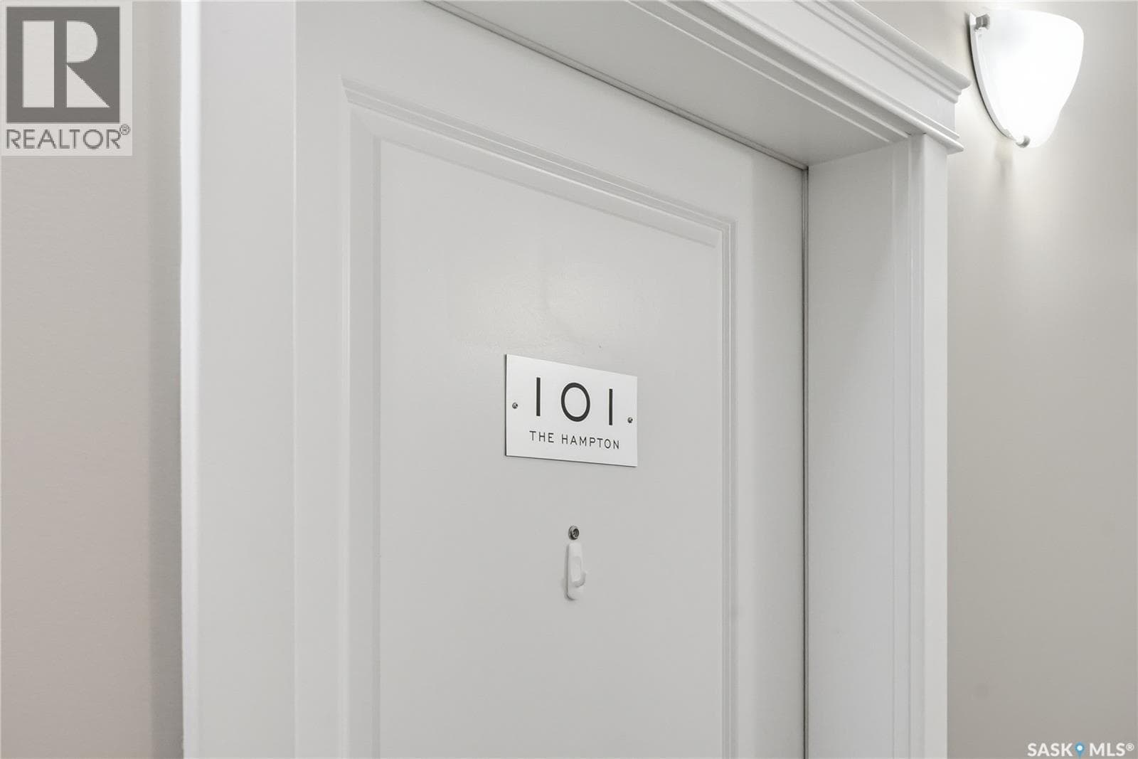 101 110 Hampton CIRCLE — photo 3