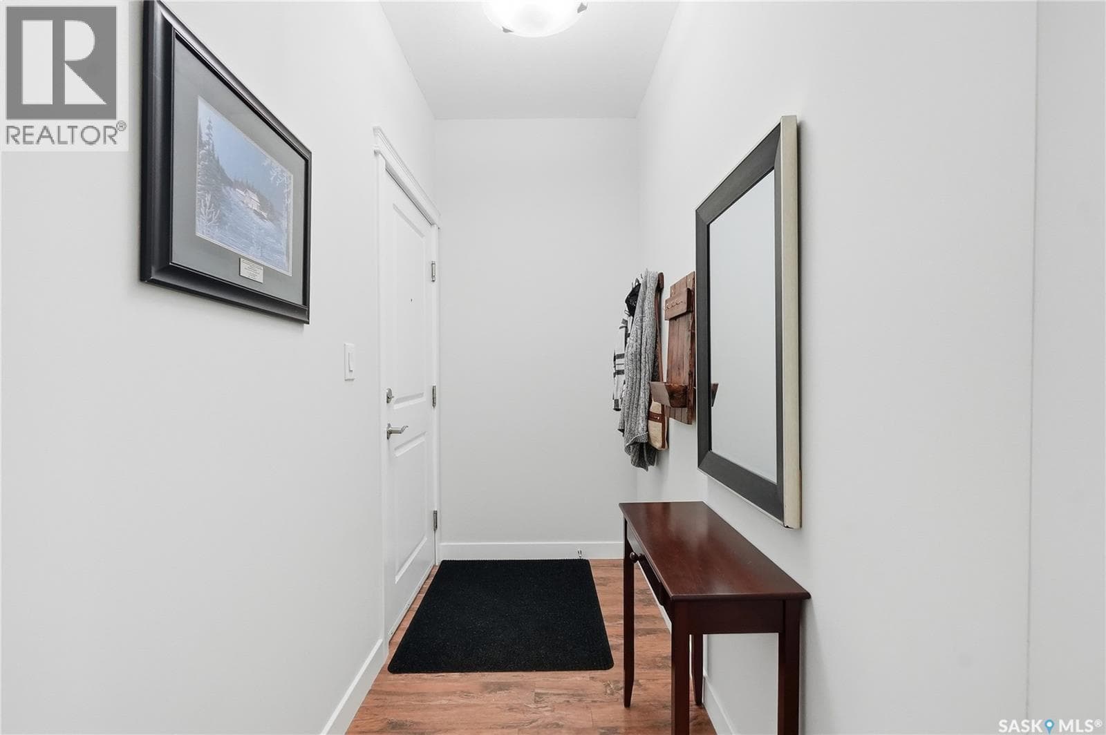 101 110 Hampton CIRCLE — photo 4