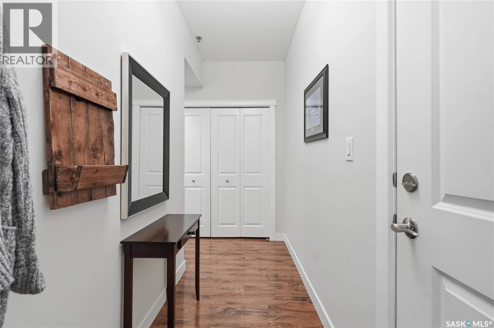 101 110 Hampton CIRCLE — photo 5