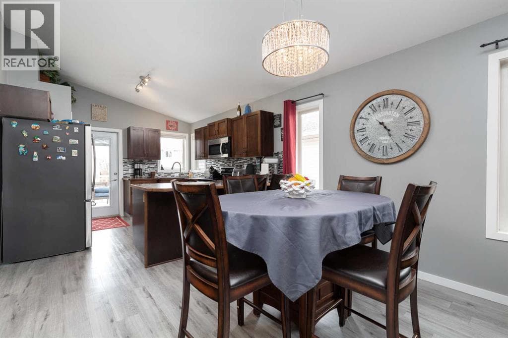 53 St James Crescent N photo 6