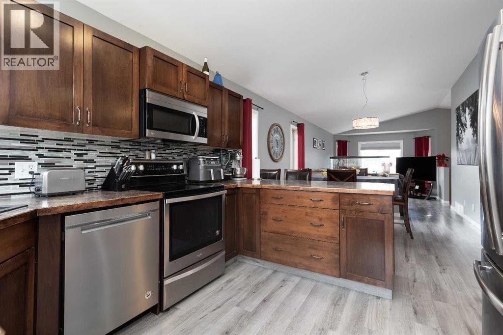 53 St James Crescent N photo 10