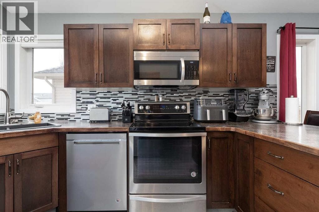 53 St James Crescent N photo 8