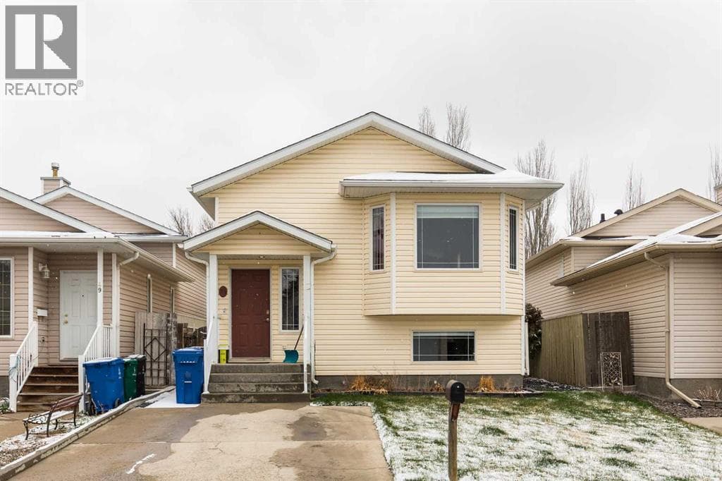 4 bed 2 bath single family at 53 St James Crescent N — $399,900