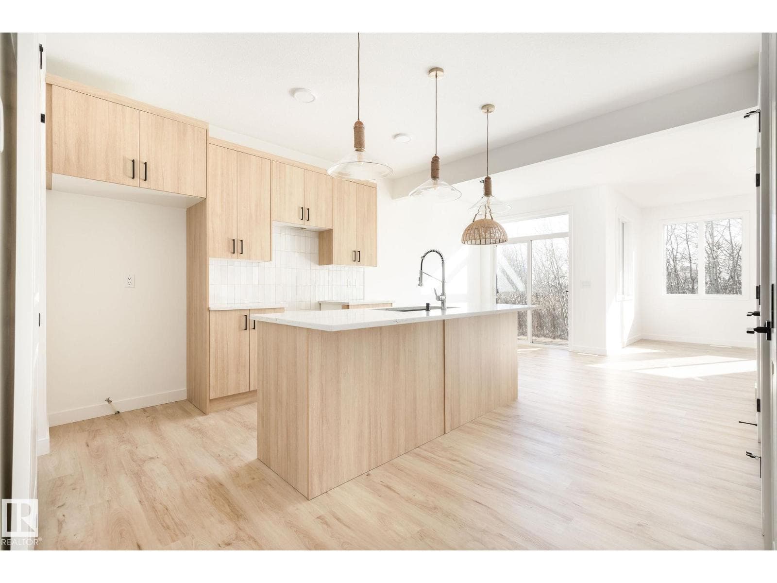 2635 62 ST SW photo 3