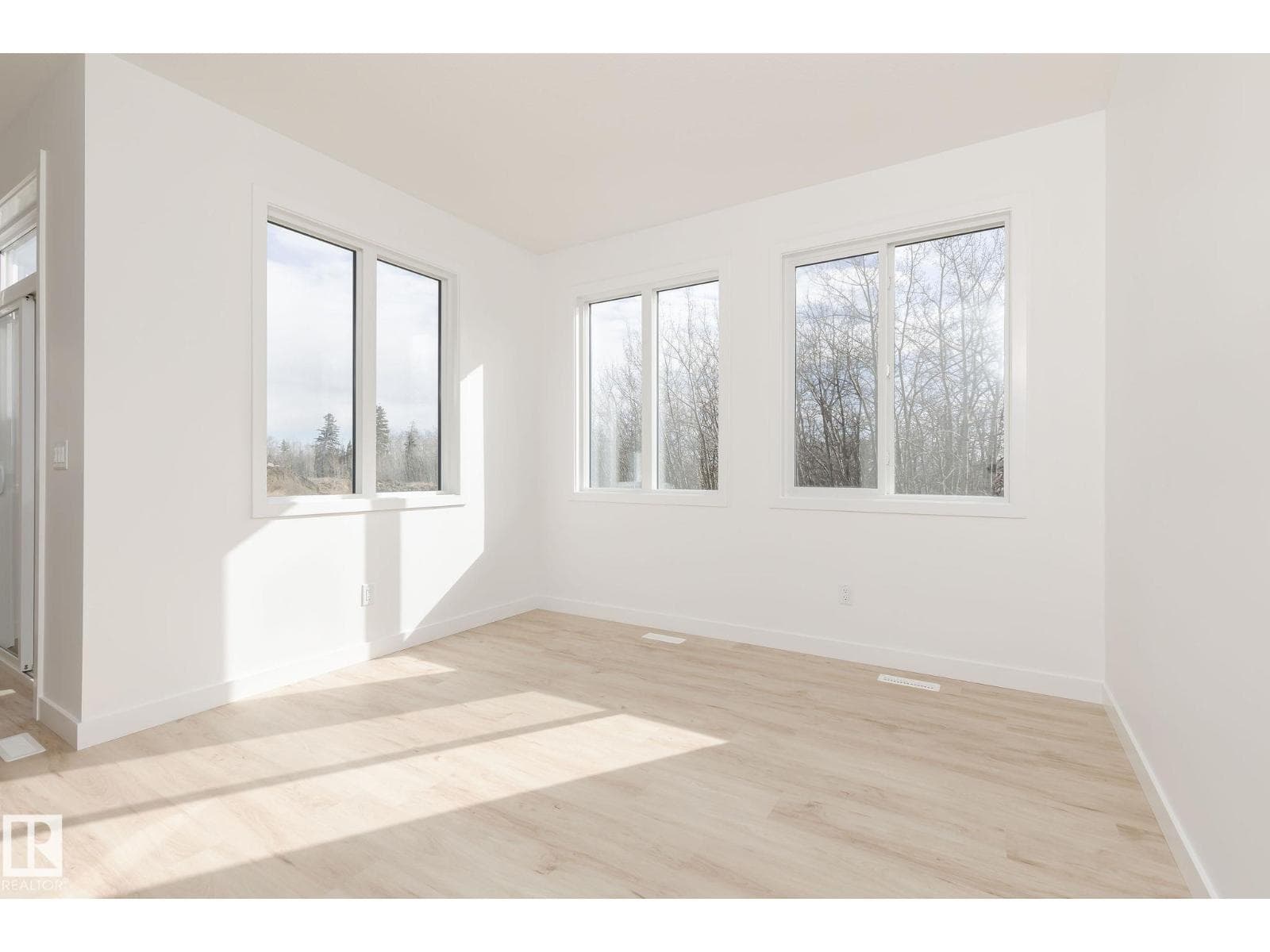 2635 62 ST SW photo 11