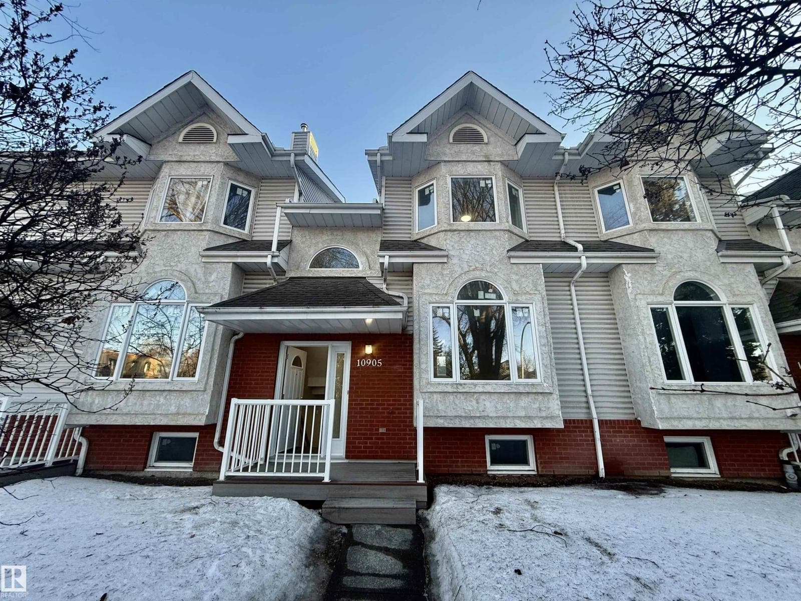 10905 74 AV NW