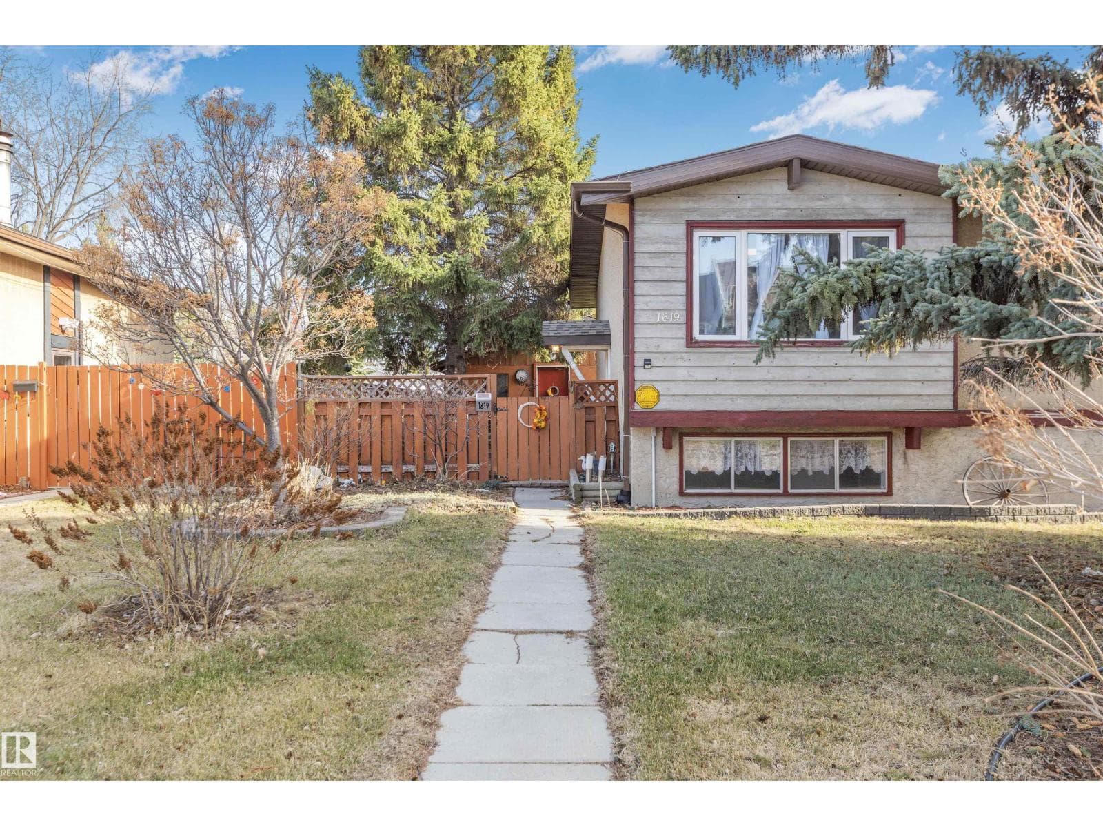 3 bed 2 bath single family at 1619 KNOTTWOOD RD N NW — $325,000