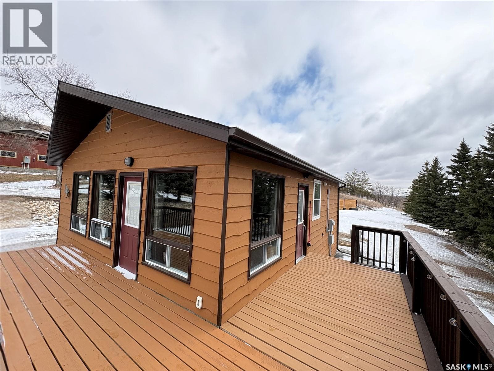 517 Demaer Bay photo 2