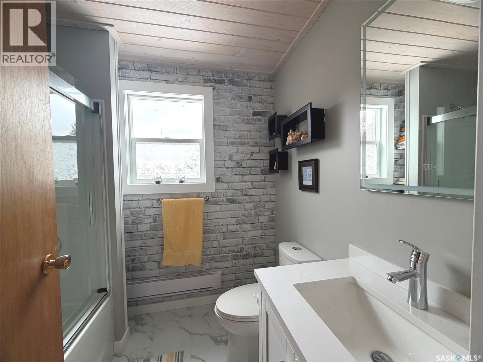 517 Demaer Bay photo 9