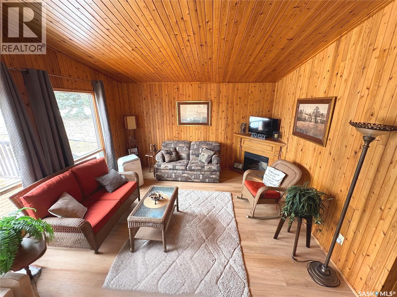 517 Demaer Bay photo 4