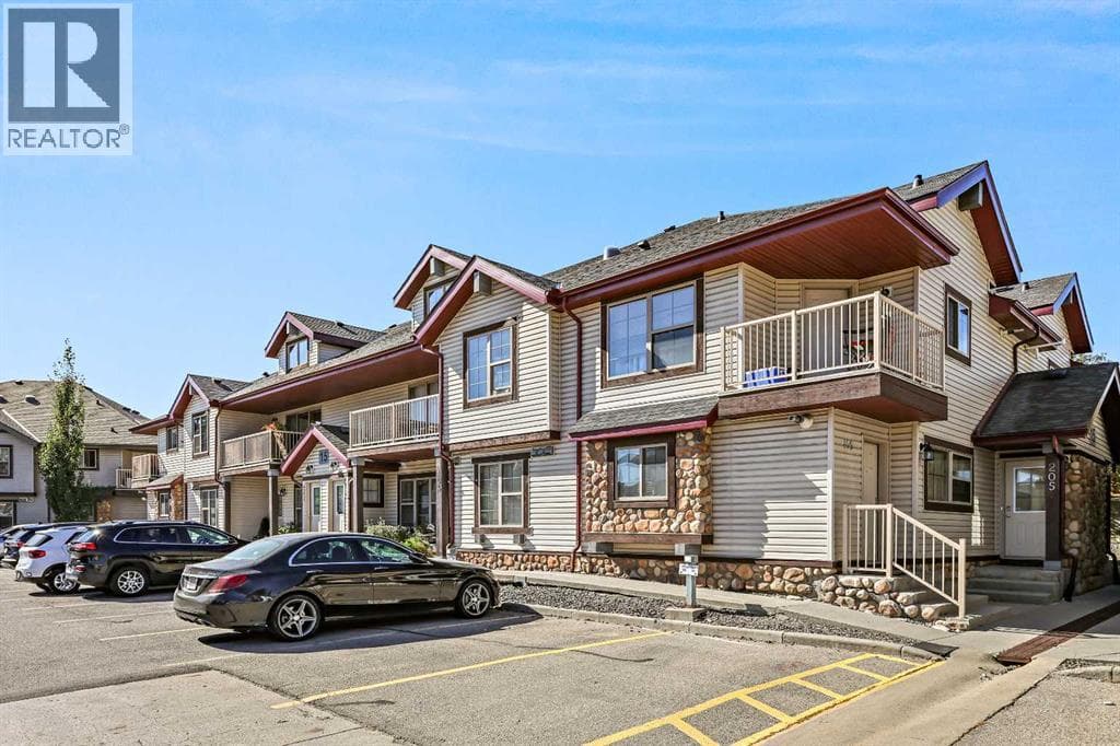 2 bed 1 bath single family at 104, 15 Everridge Square SW — $264,900