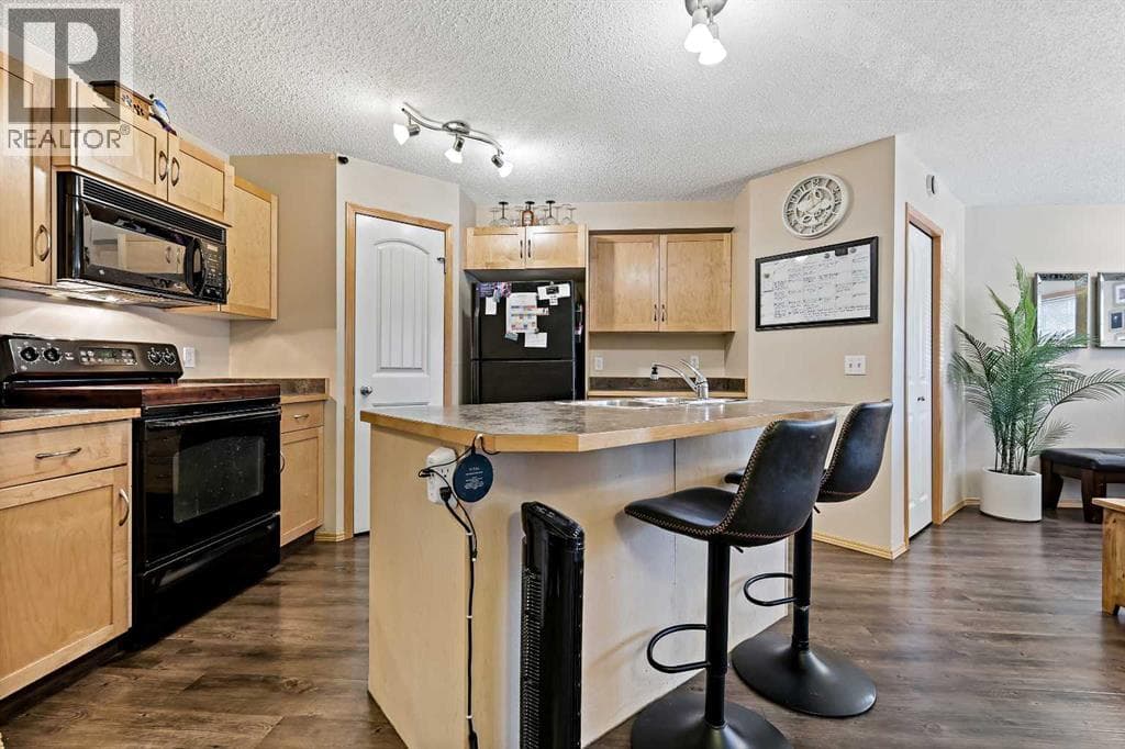 104, 15 Everridge Square SW photo 9