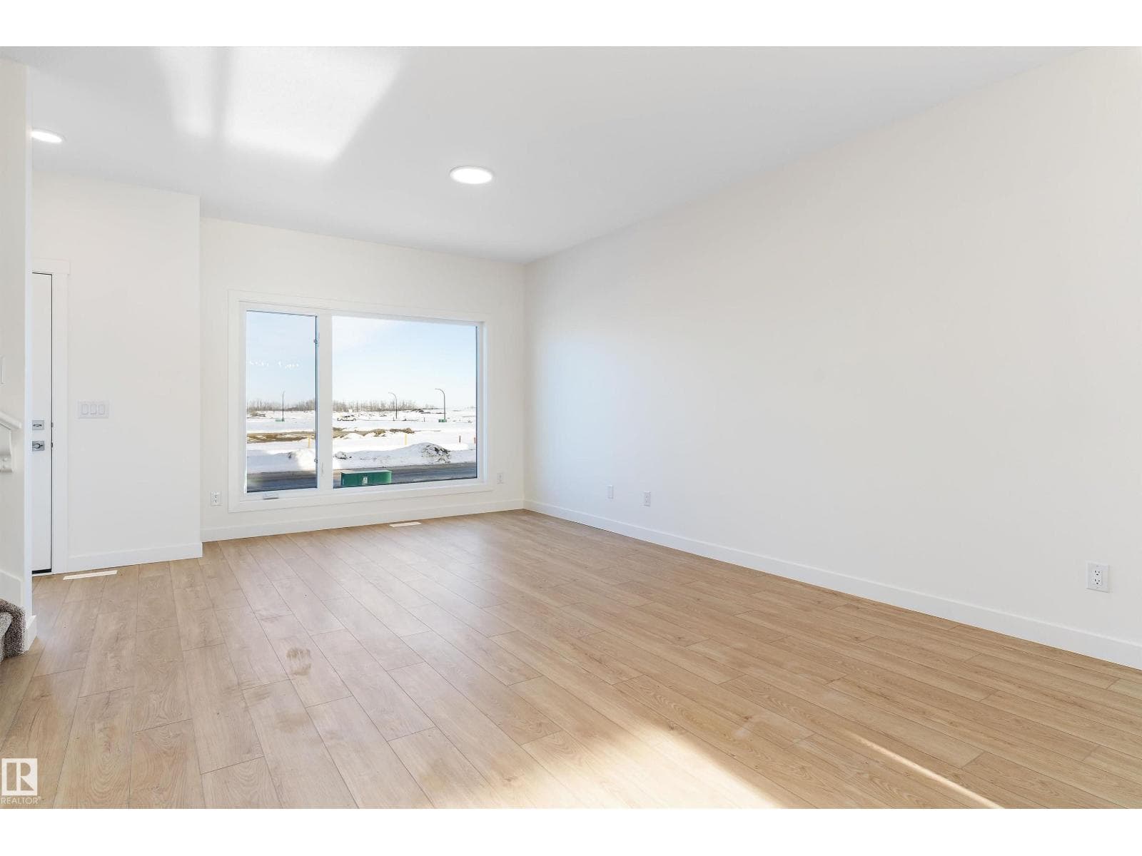 6285 175A AV NW photo 4