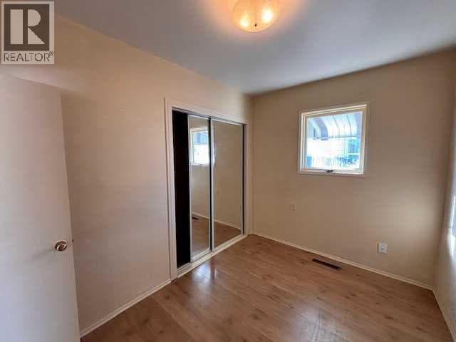 341 50 Avenue W photo 10