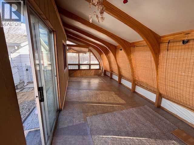 341 50 Avenue W photo 11