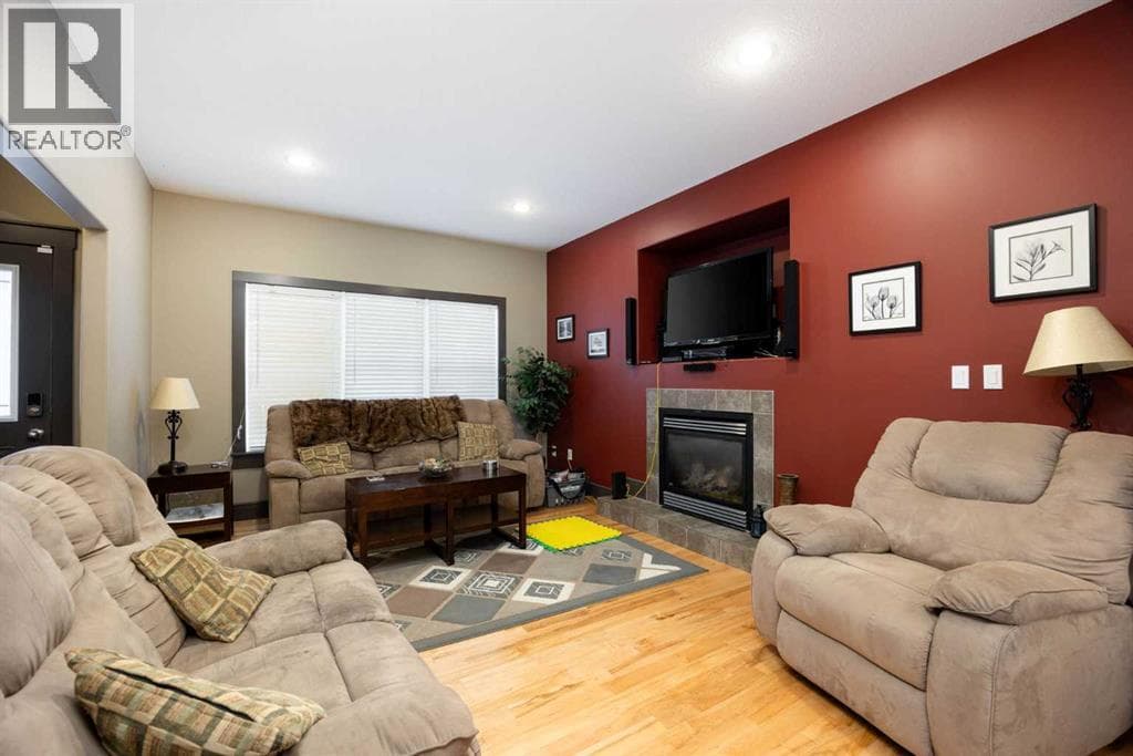144 Falcon Drive — photo 3